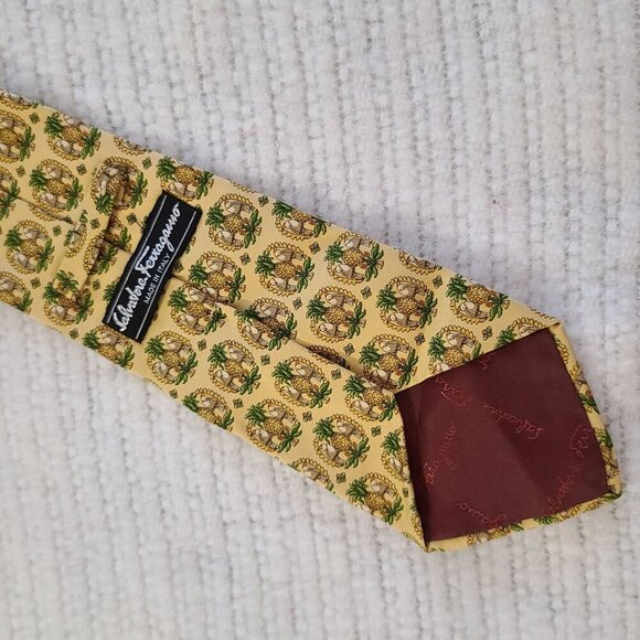 Salvatore Ferragamo Men's Silk Tie Yellow Pineapple Print Made In Italy - Picture 3 of 9